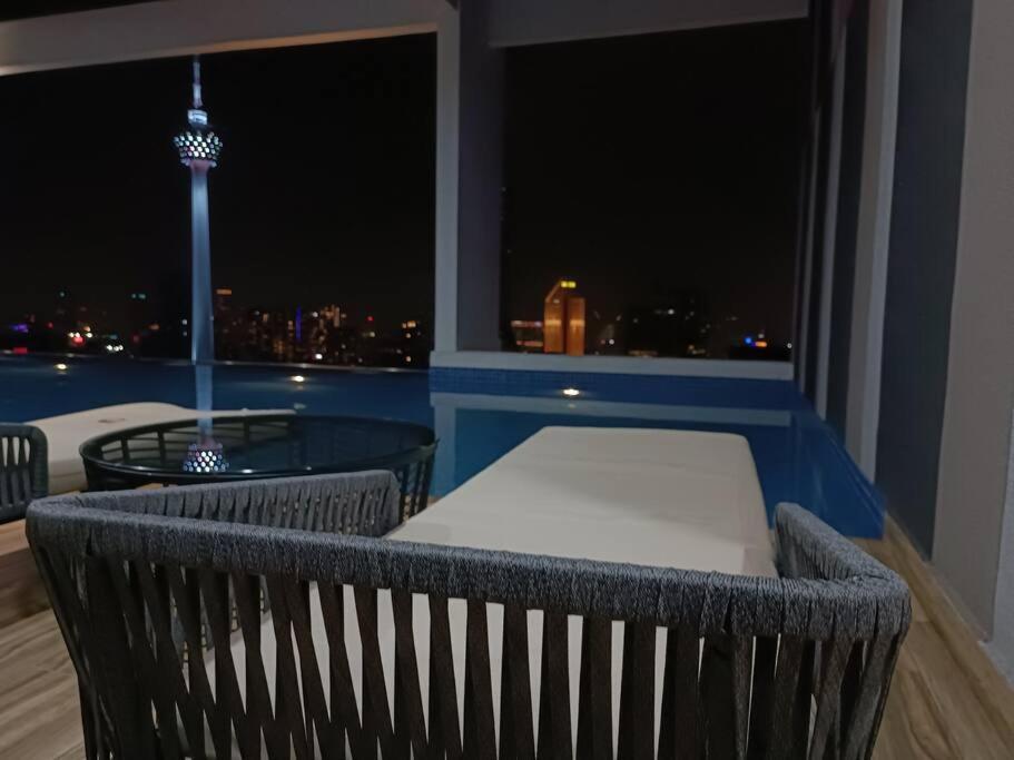 Cl 31b Modern Infinity Pool Klcc View * Kuala Lumpur