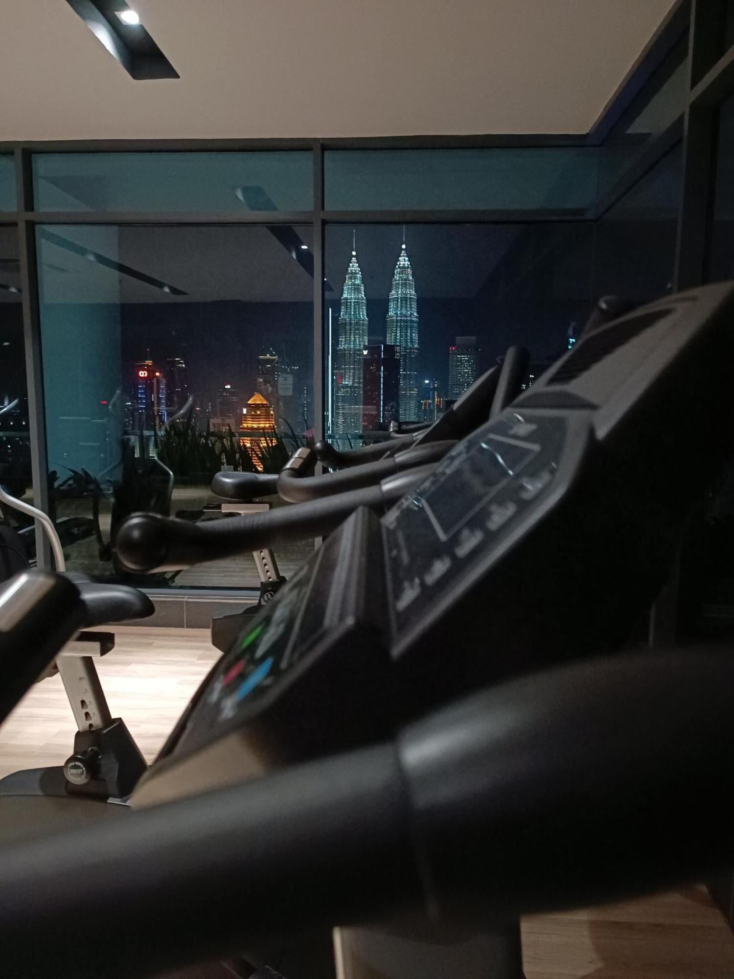 Pangsapuri Cl 31b Modern Infinity Pool Klcc View Kuala Lumpur