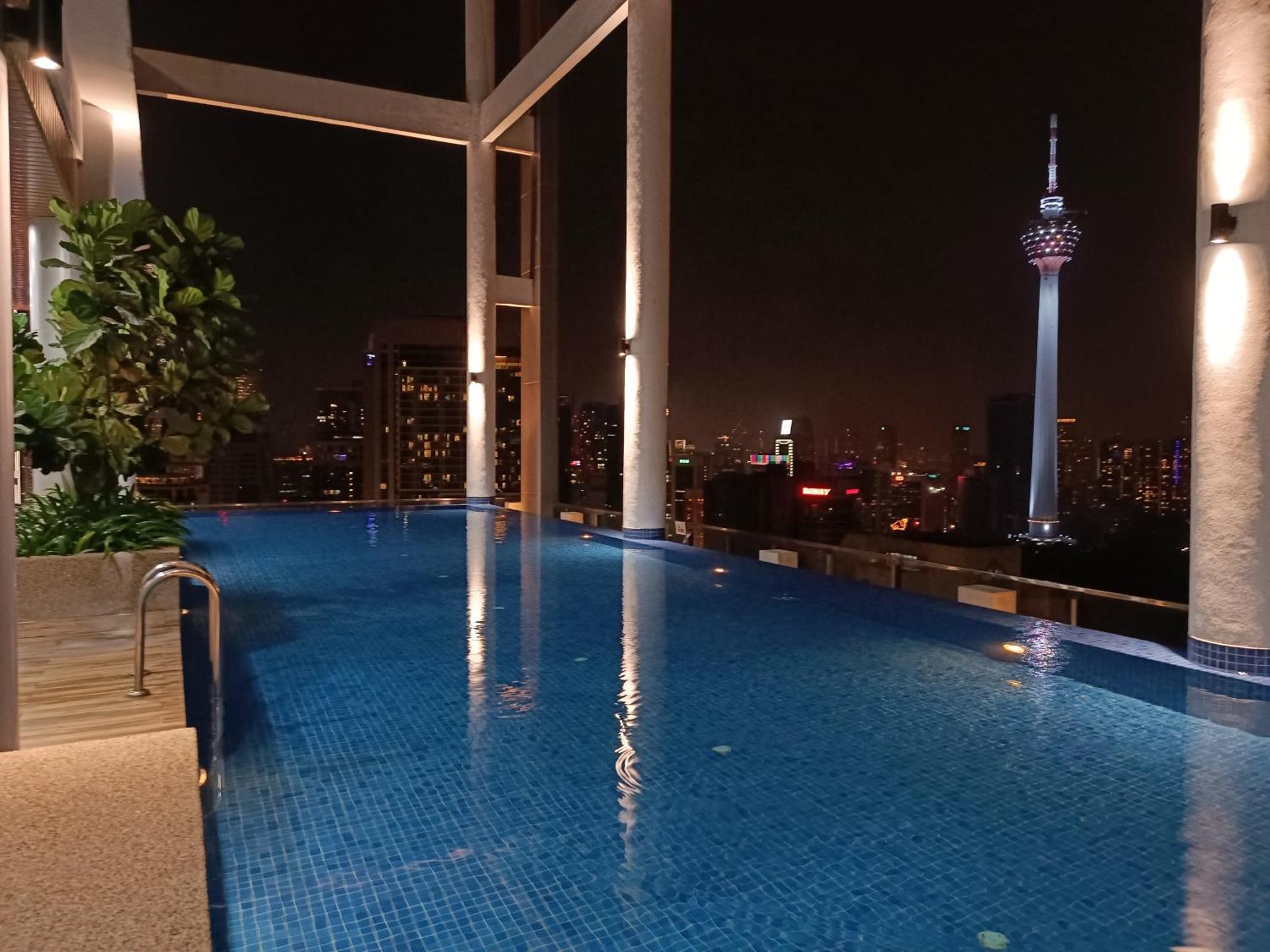 Cl 31b Modern Infinity Pool Klcc View Pangsapuri Kuala Lumpur